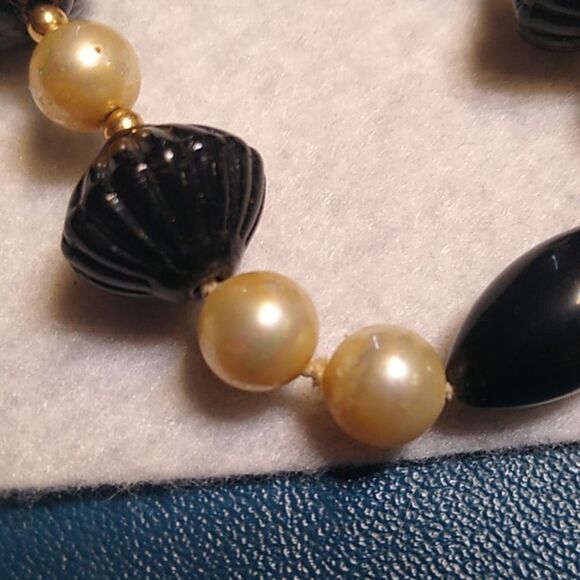 Stylish Black and Cream Beaded Necklace - Picture 6 of 9